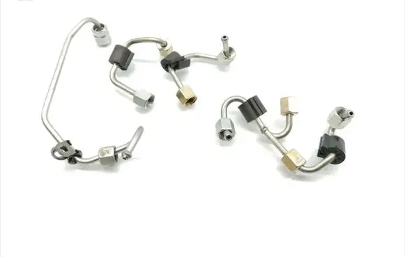 Volkswagen Tiguan Fuel injector supply line/pipe 