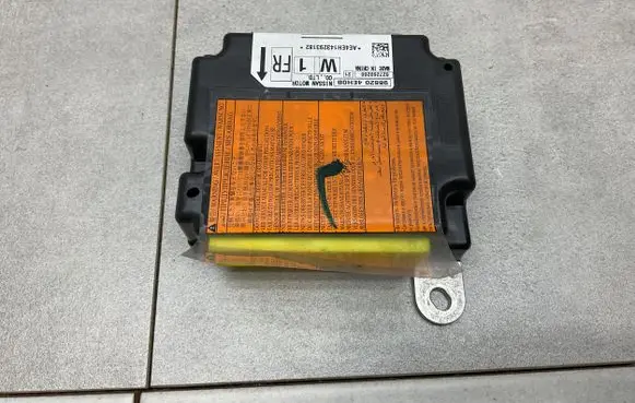 Nissan Qashqai Airbag control unit/module 988204EH0B
