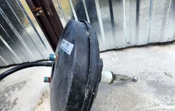 Audi A4 S4 B5 8D Brake booster 8D0612105A