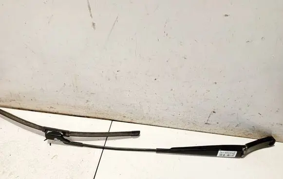 Front wiper blade arm