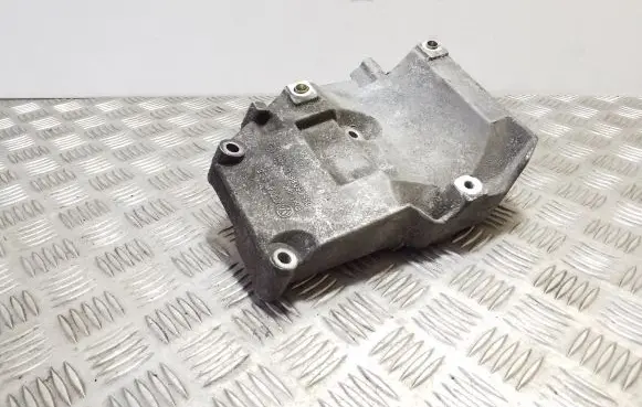 Volkswagen PASSAT B5.5 A/C compressor mount bracket 038260885C