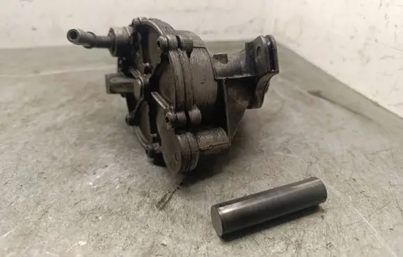Volvo V70 Vacuum pump 074145100D