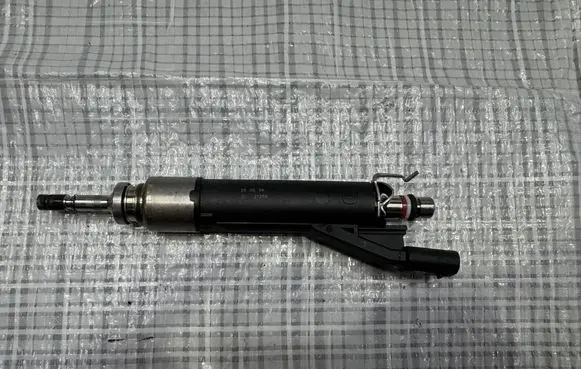 Renault Kangoo II Fuel injector 166006221R