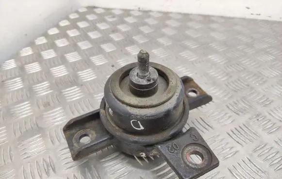 Hyundai Santa Fe Engine mount bracket