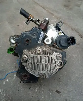Toyota Auris 150 Fuel injection high pressure pump 0445010105