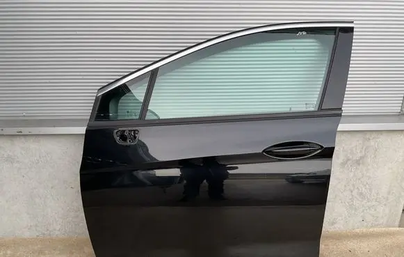 Opel Astra K Front door