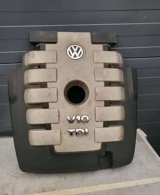 Volkswagen Touareg I Engine hood trim 