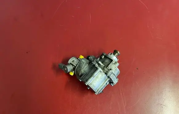 BMW X3 F25 Fuel injection high pressure pump 7610761