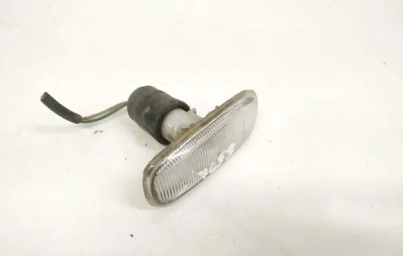 Audi A6 S6 C5 4B Front fender indicator light E26002