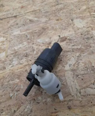 BMW i3 Windscreen/windshield washer pump 7388349 P150505 M150401