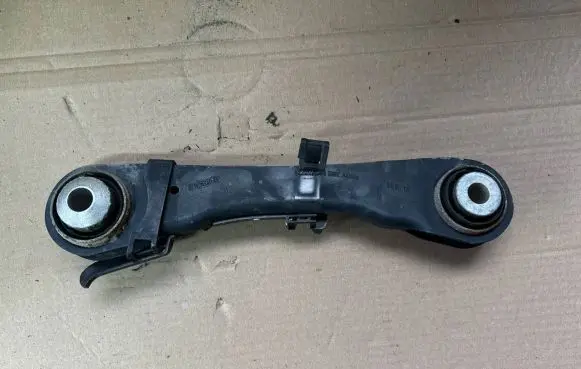 BMW 5 G30 G31 Rear upper control arm/wishbone 6867537