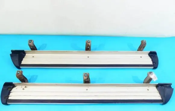 Foot area side trim