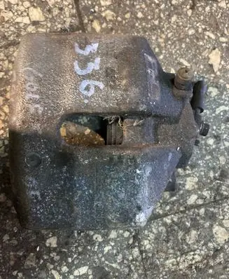 Volkswagen Golf IV Front brake caliper