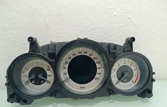 Mercedes-Benz C W204 Speedometer (instrument cluster) A2049004309