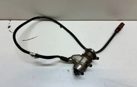 Audi A5 8T 8F AdBlue injector 04L131113J
