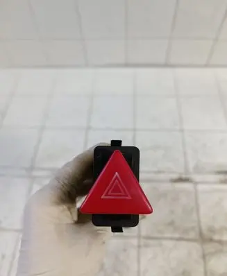 Skoda Octavia Mk1 (1U) Hazard light switch