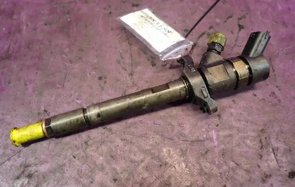 Volvo C30 Fuel injector 