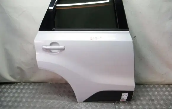 Suzuki Vitara (LY) Rear door