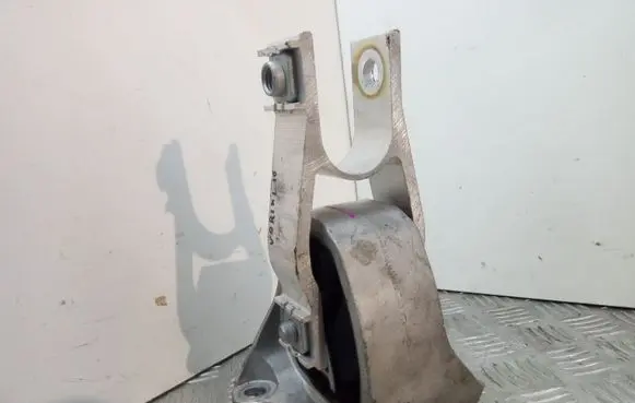 Volvo XC90 Engine mount bracket 31339951