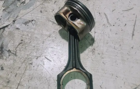 Mercedes-Benz C W203 Piston with connecting rod