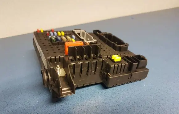 Volvo XC90 Fuse module 30728512 28017881 05W493