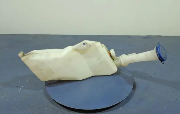 Windshield washer fluid reservoir/tank