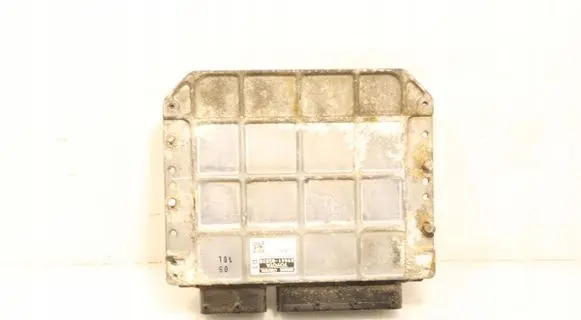 Toyota Avensis T270 Engine control unit/module ECU 89661-05D30
