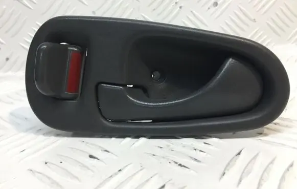 Mitsubishi Pajero Sport I Front door interior handle MB827395