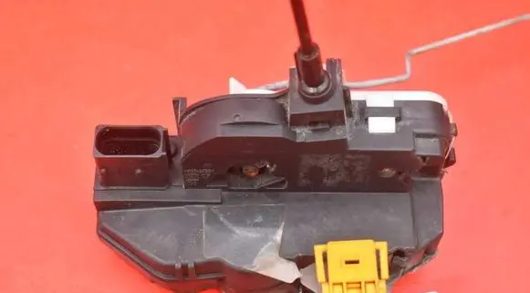 Opel Insignia A Front door lock