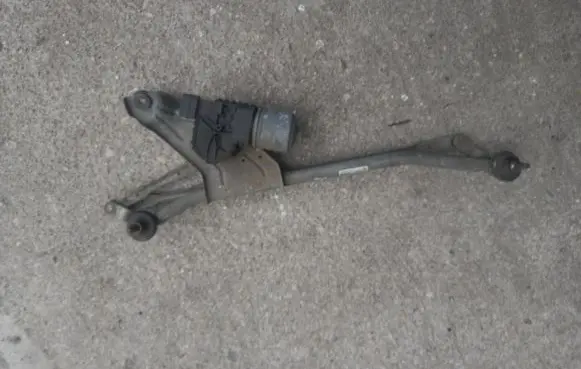 Dacia Sandero Front wiper linkage and motor 8200619512