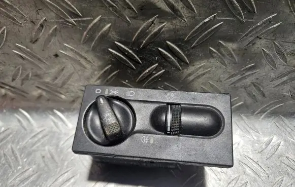Volkswagen Golf III Light switch 1H6941531A