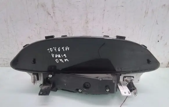 Toyota Yaris Speedometer (instrument cluster) 838000D690