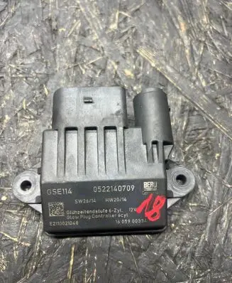 Mercedes-Benz E W211 Glow plug pre-heat relay 0522140709 1605900334 E2110021048
