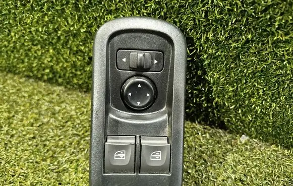 Renault Master III Wing mirror switch 255704283R 3313 254017252R