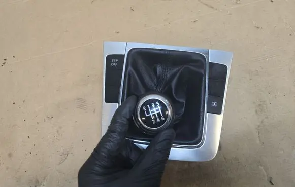 Volkswagen PASSAT B6 Gear shifter surround trim plastic 3C0864263A 0721468759