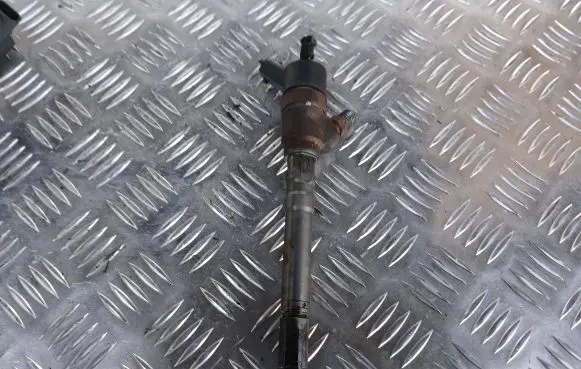 KIA Carens II Fuel injector 3380027010