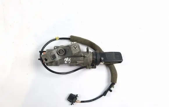 Volkswagen PASSAT B7 Ignition lock 4B0905851