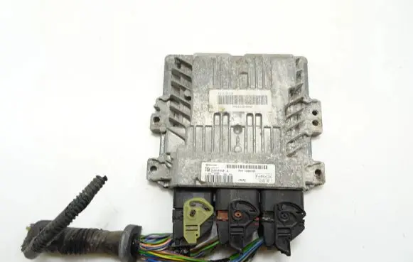 Ford Focus Engine control unit/module BV6112A650NG S180133028A SID807EVG
