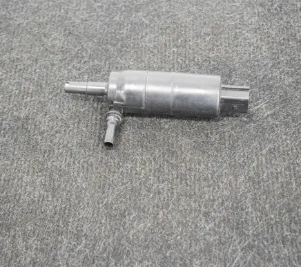 BMW M3 F80 Windscreen/windshield washer pump 7217792