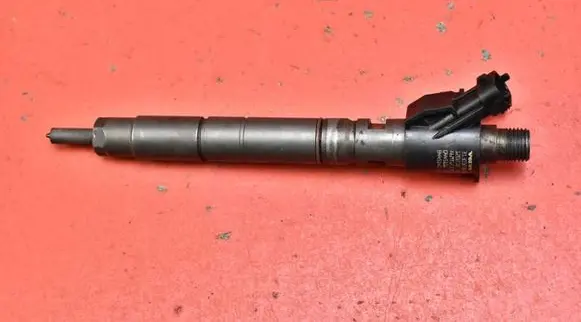 Volvo V60 Fuel injector 31303238