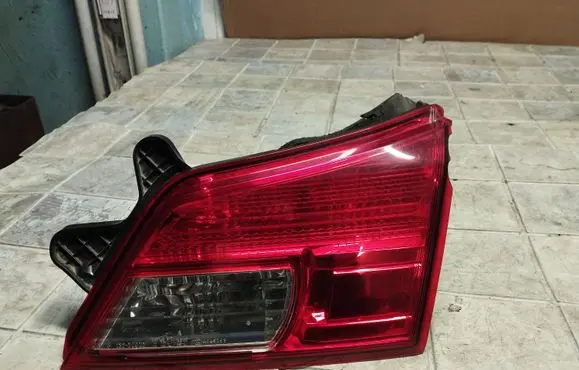 Subaru Outback Tailgate rear/tail lights 13220072