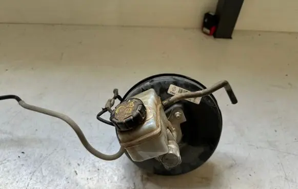 Dacia Sandero II Brake booster 472103298R