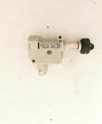 Fuel tank cap lock motor