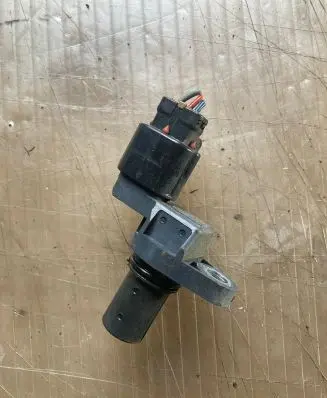 Suzuki SX4 S-Cross Camshaft speed sensor J5T30776 M15601