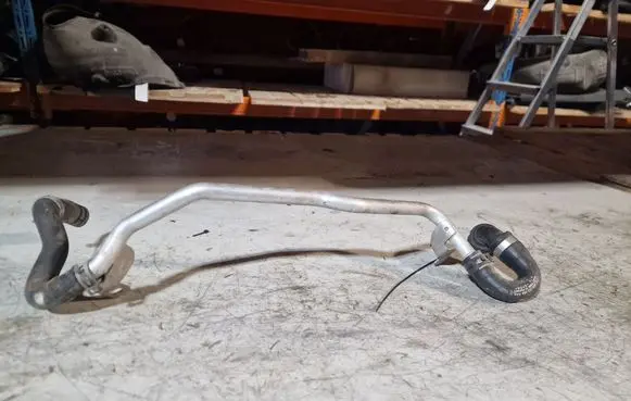 Engine coolant pipe/hose