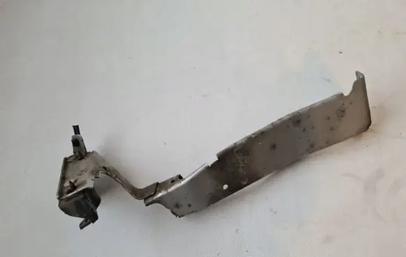 Audi A4 S4 B8 8K Fender mounting bracket 8K0821136B