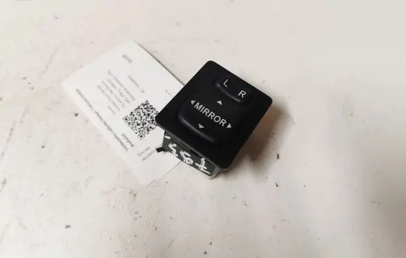 Toyota Avensis Verso Wing mirror control module 769746A 183574