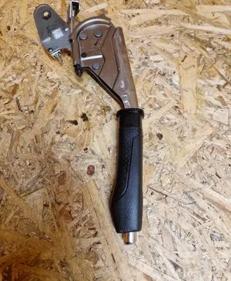 Handbrake/parking brake lever assembly
