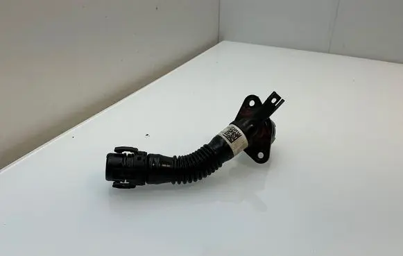 BMW 6 F06 Gran coupe Breather/breather pipe/hose 7584128 7051483