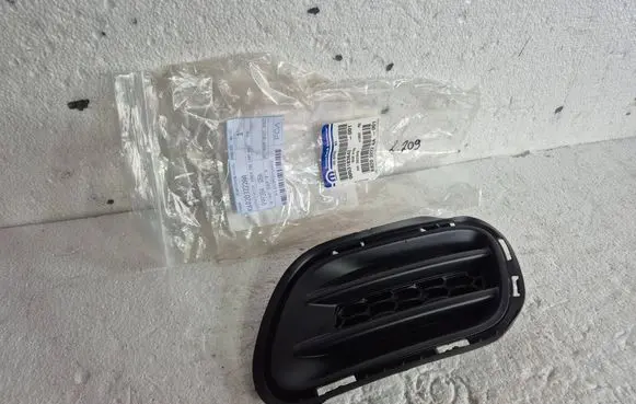 Jeep Grand Cherokee Front fog light trim/grill 53183642 68203222AA